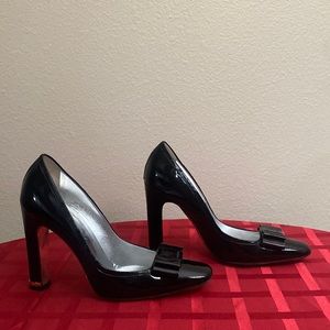 Vintage Dolce & Gabbana patent leather eelskin bow front high heeled pumps, 39.5